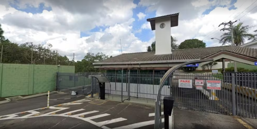 Adolescentes invadem casa de condomínio e furtam bebida avaliada em R$ 3 mil