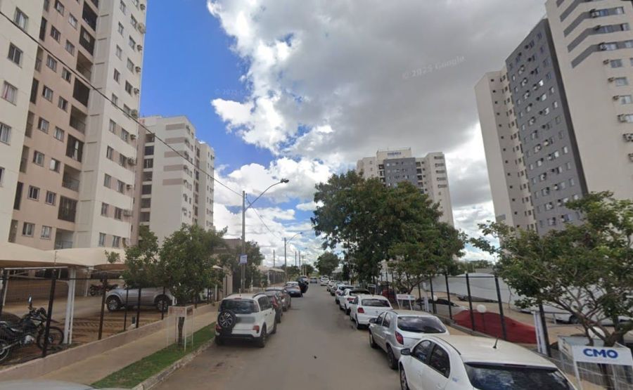 Mulher tenta invadir condomínio em Goiânia e agride porteiro após ser barrada