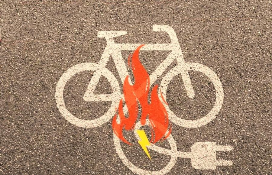 Bateria de bicicleta explode e causa incêndio em apartamento de BH