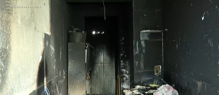 Jovem incendeia apartamento do ex-companheiro no Recreio dos Bandeirantes