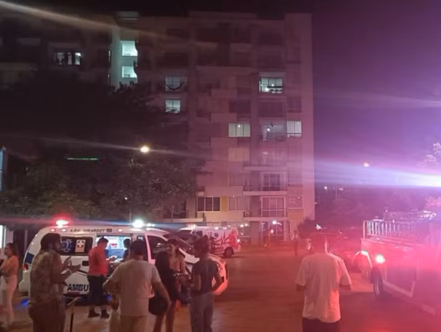 Explosão química em piscina causa intoxicação em massa e hospitaliza 17 moradores em condomínio na Colômbia