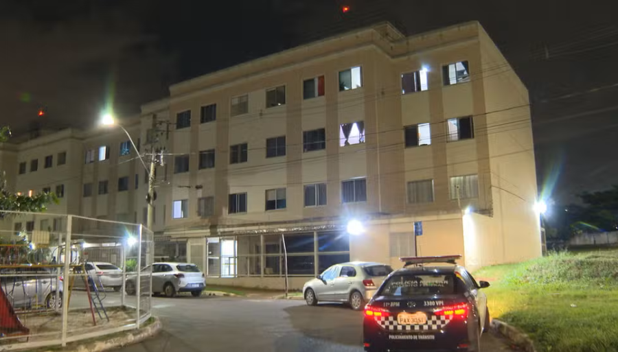 Criança de 2 anos cai do 3º andar de prédio em Samambaia (DF) e sobrevive