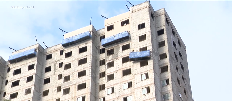 Idosa acusa obra de condomínio por afundamento de casa na zona norte de São Paulo