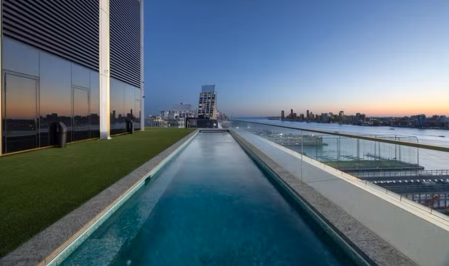 Cobertura de R$ 421 milhões tem a maior piscina privativa de Nova York, com 18 m de comprimento